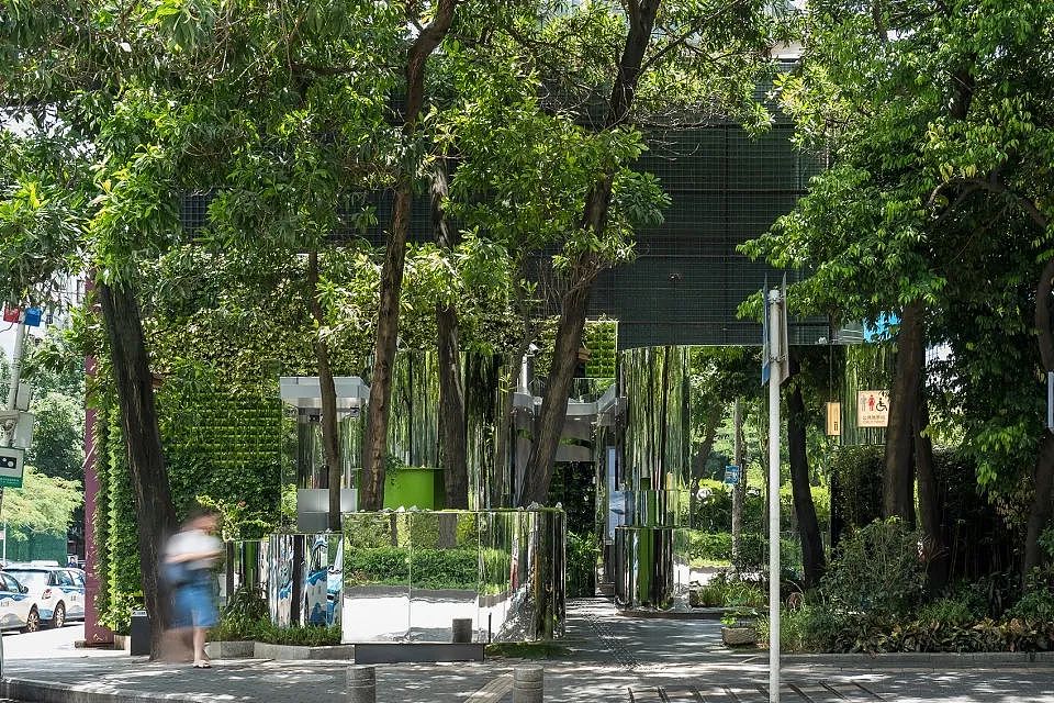 公共设计|消隐在树林中的无边界公厕