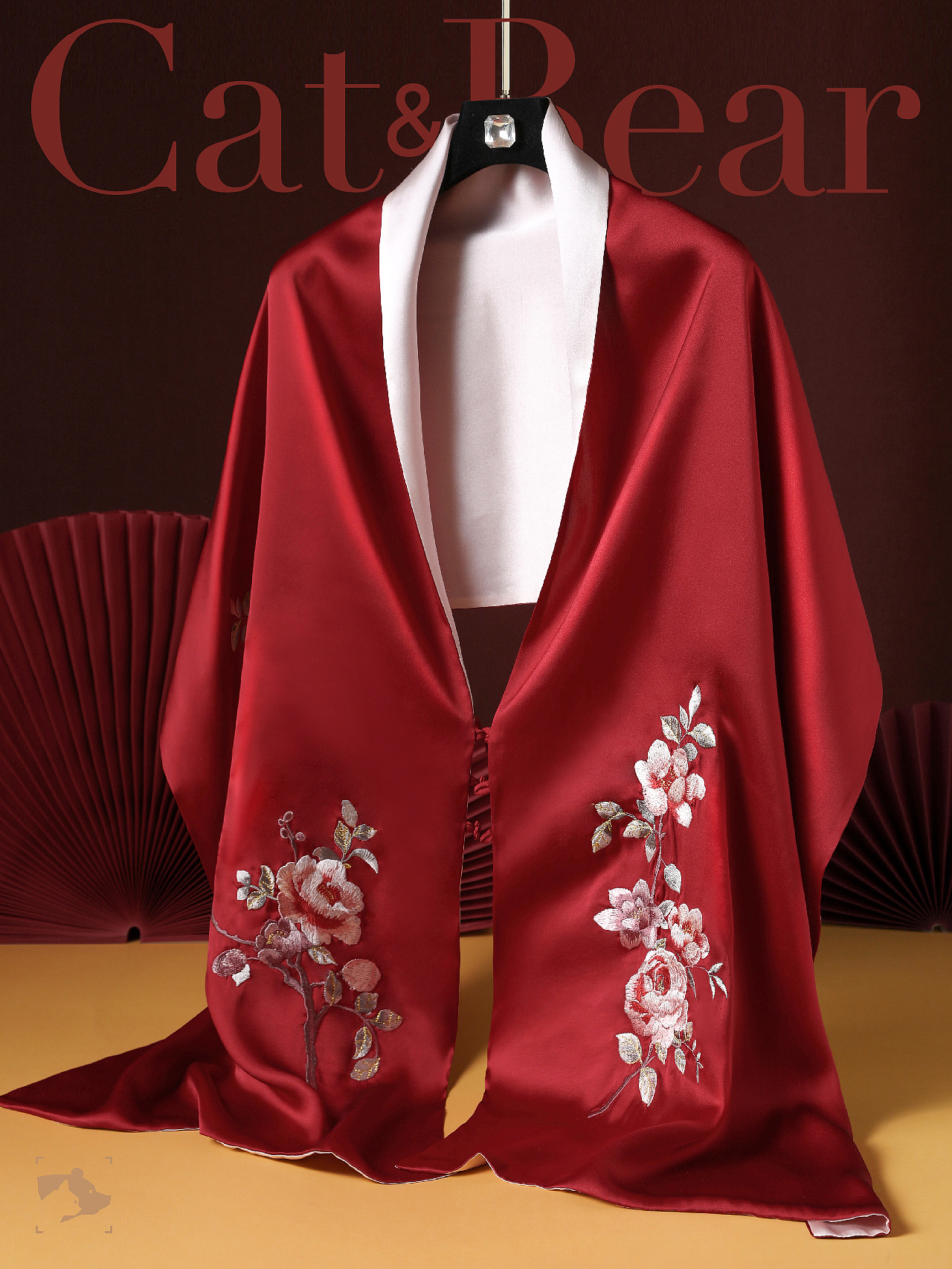 真丝绣花大披肩|喜庆披肩拍摄（图ZMzYxNzcyMDAw） - 产品摄影 - 站酷设计师摄影师极黑原创素材 - 站酷ZCOOL