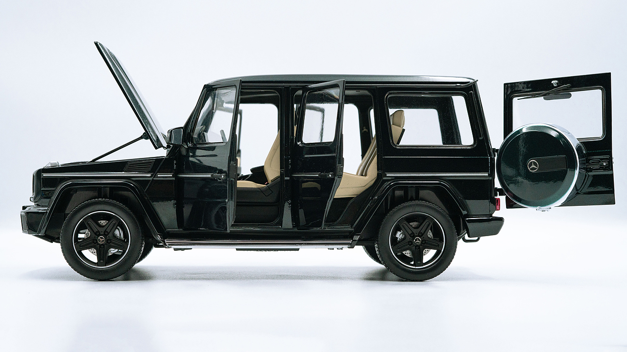 Mercedes-Benz G500 W463 1:18 iScale
