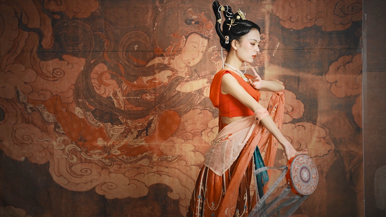 一梦敦煌 | 是仙女在飘然起舞（图ZMzExMTI5NTUy） - 人像摄影 - 站酷设计师钦钦子Emma原创素材 - 站酷ZCOOL