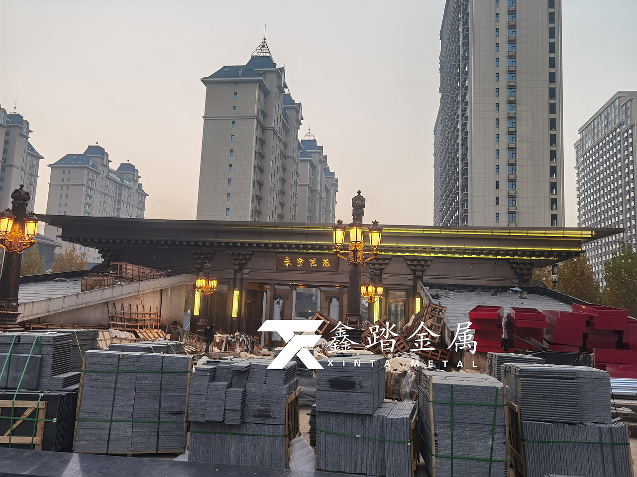 售楼部不锈钢金属门楼 仿古铜镀铜金属廊架院子