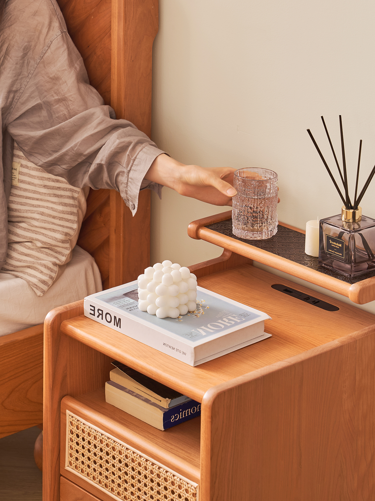 家具设计 | 樱桃木床头柜