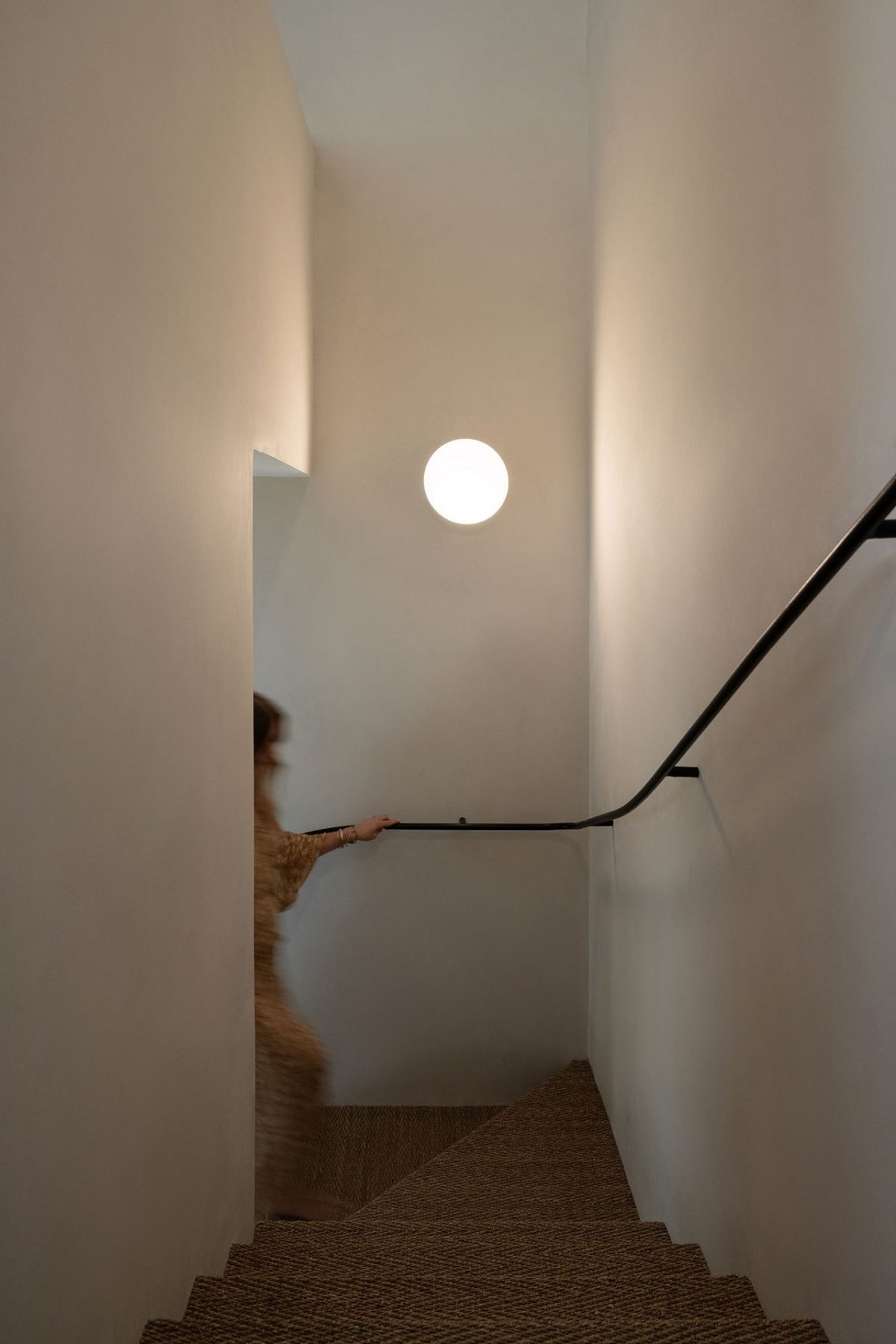 家装设计案例鉴赏——简约下沉式微水泥别墅装修设计