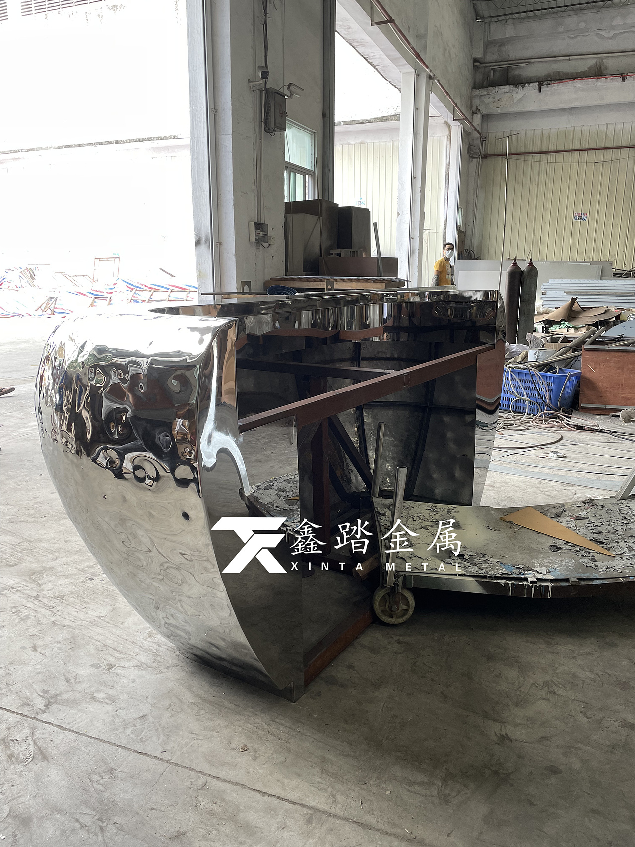 酒店大堂装饰镜面大波纹不锈钢吧台、不锈钢金属接待台