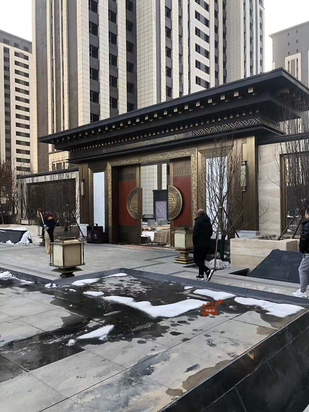 售楼部大门整装 仿古建筑不锈钢门头安装效果