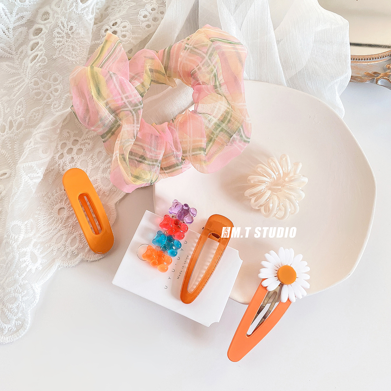 发饰发夹边夹发圈发饰静物图ins小清新风格摄影（图ZMzM1MDgwMTM2） - 人像摄影 - 站酷设计师麦图商业摄影原创素材 - 站酷ZCOOL