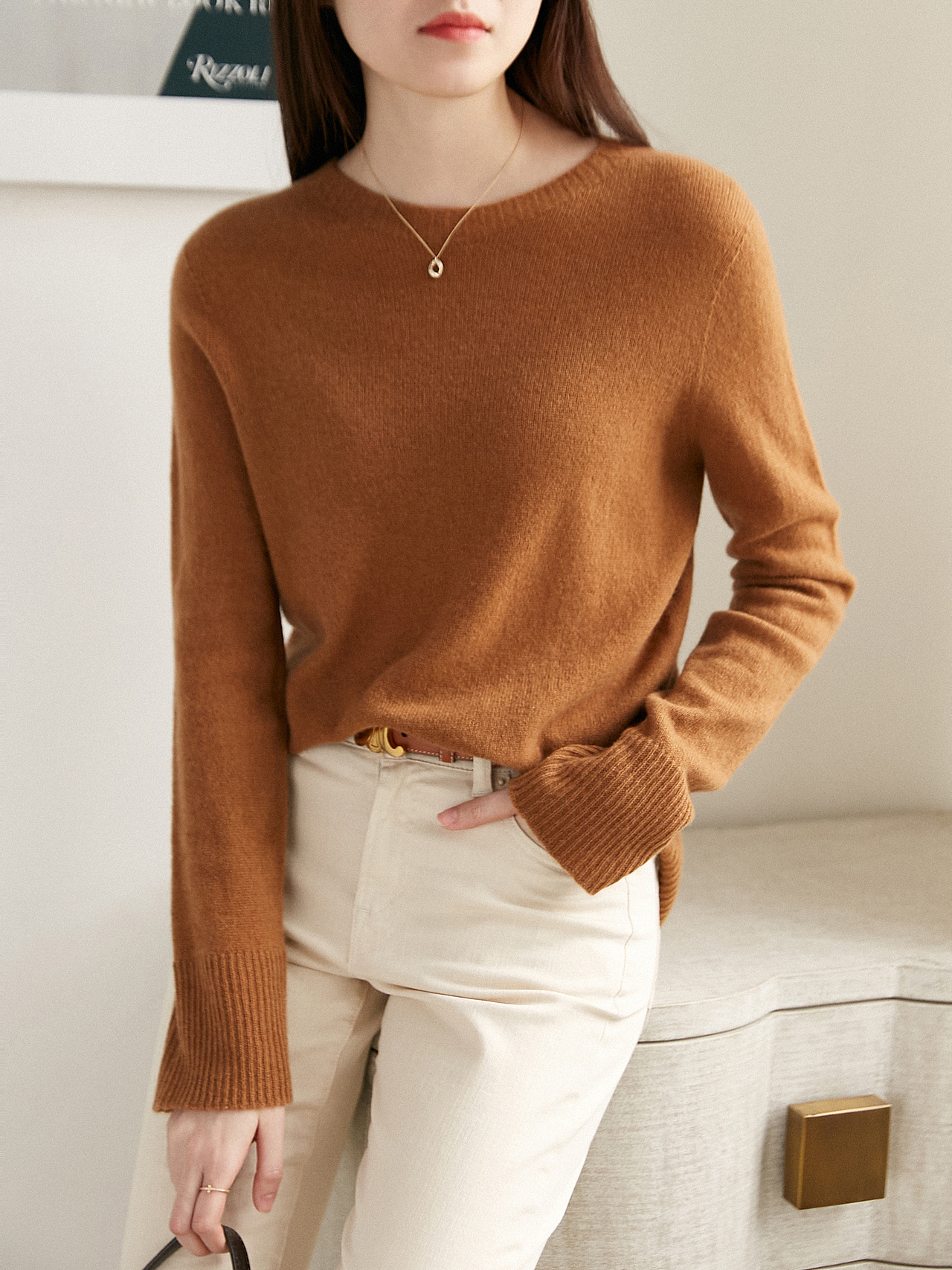 3色圆领羊毛衣上身图拍摄