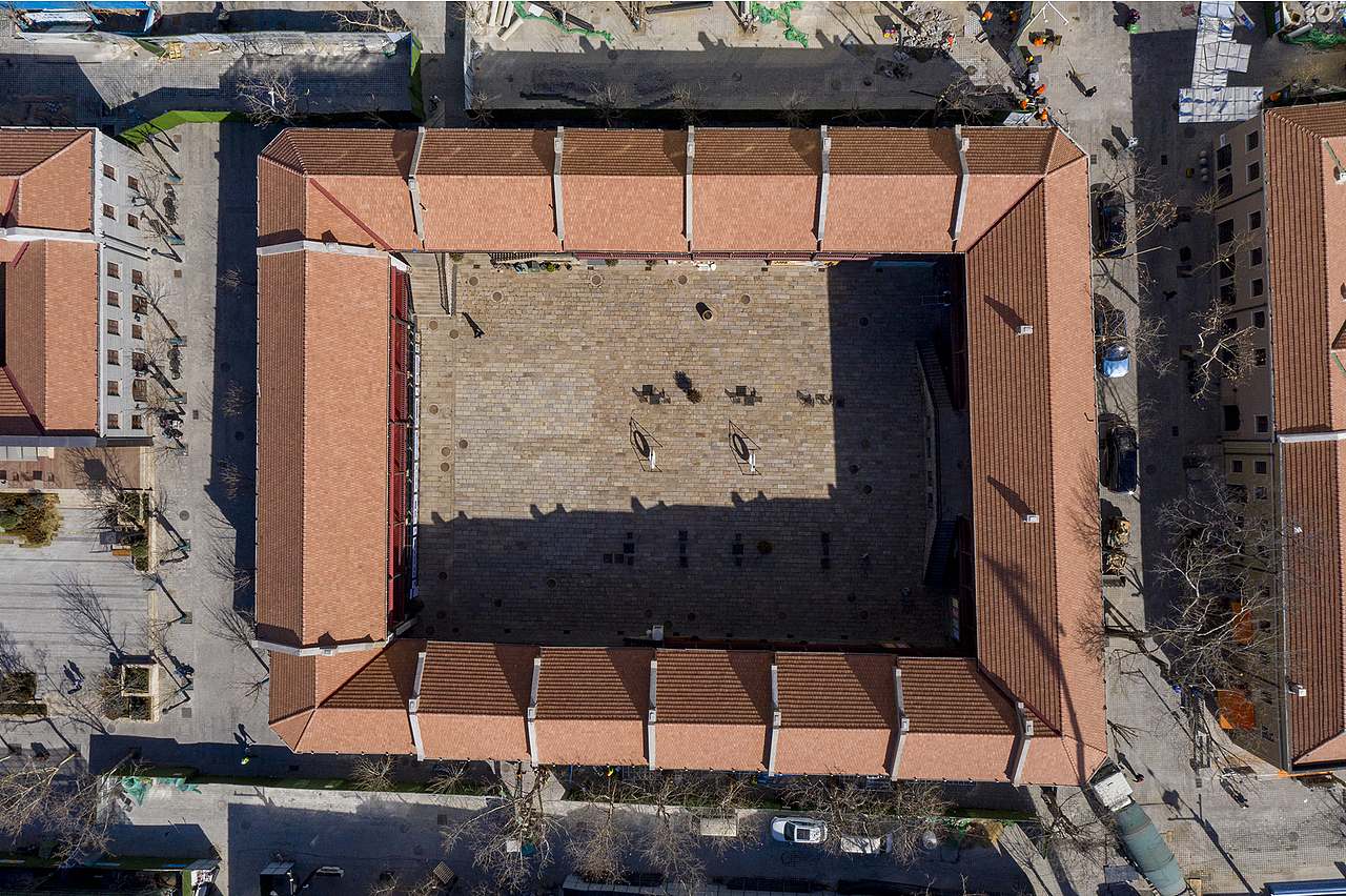 影像表达城市变迁中的传承与共生——以青岛里院为例