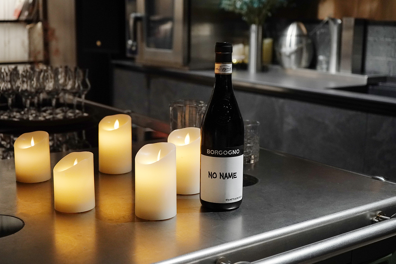 瓶子的多种拍法 - 2021-2022作品集（图ZMzEyNzIxODI4） - 产品摄影 - 站酷设计师韋韋韋維斯原创素材 - 站酷ZCOOL