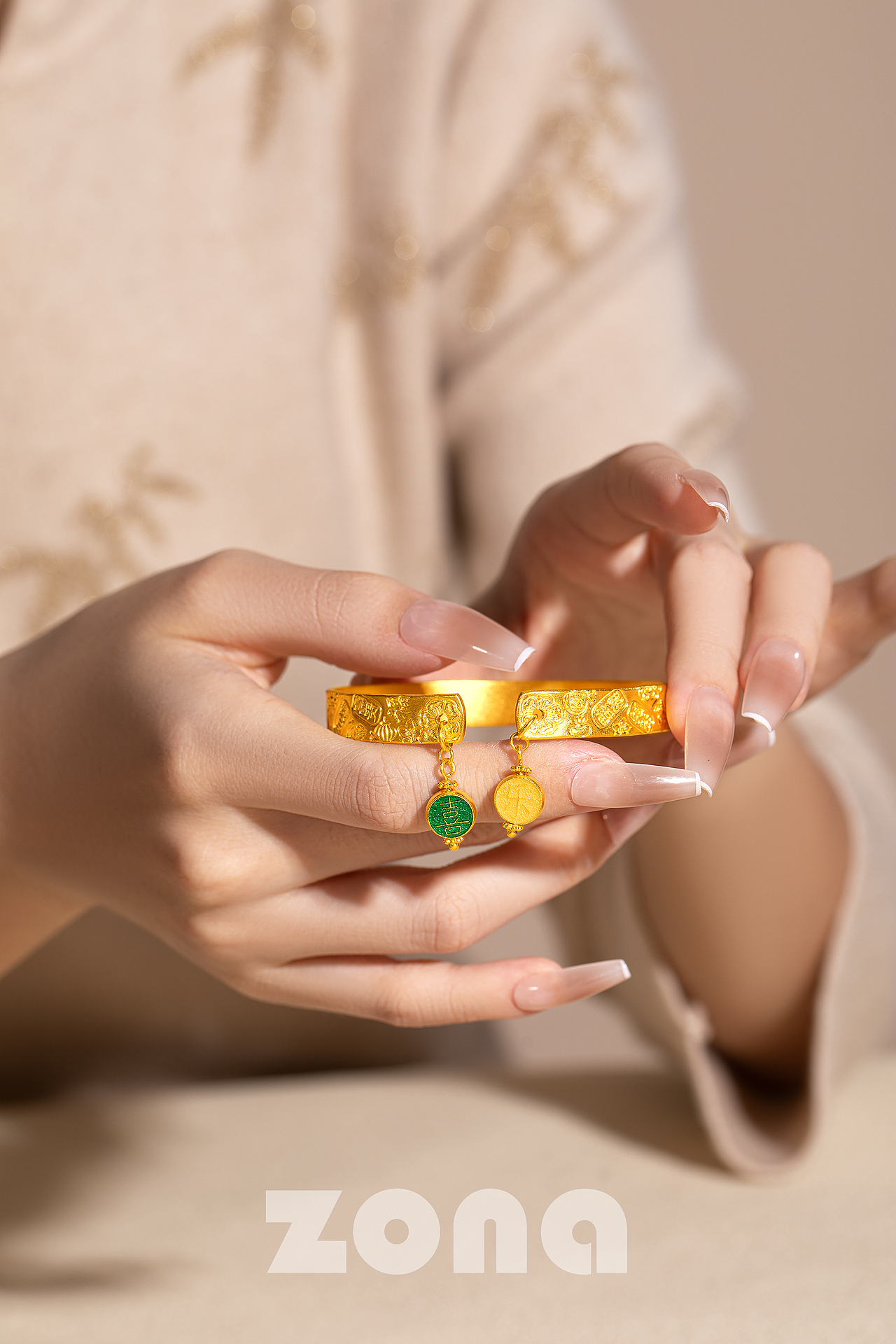 来一组冬日感觉的珠宝模特图（图ZMzYxMjAzMTQ0） - 产品摄影 - 站酷设计师小猪麦603原创素材 - 站酷ZCOOL