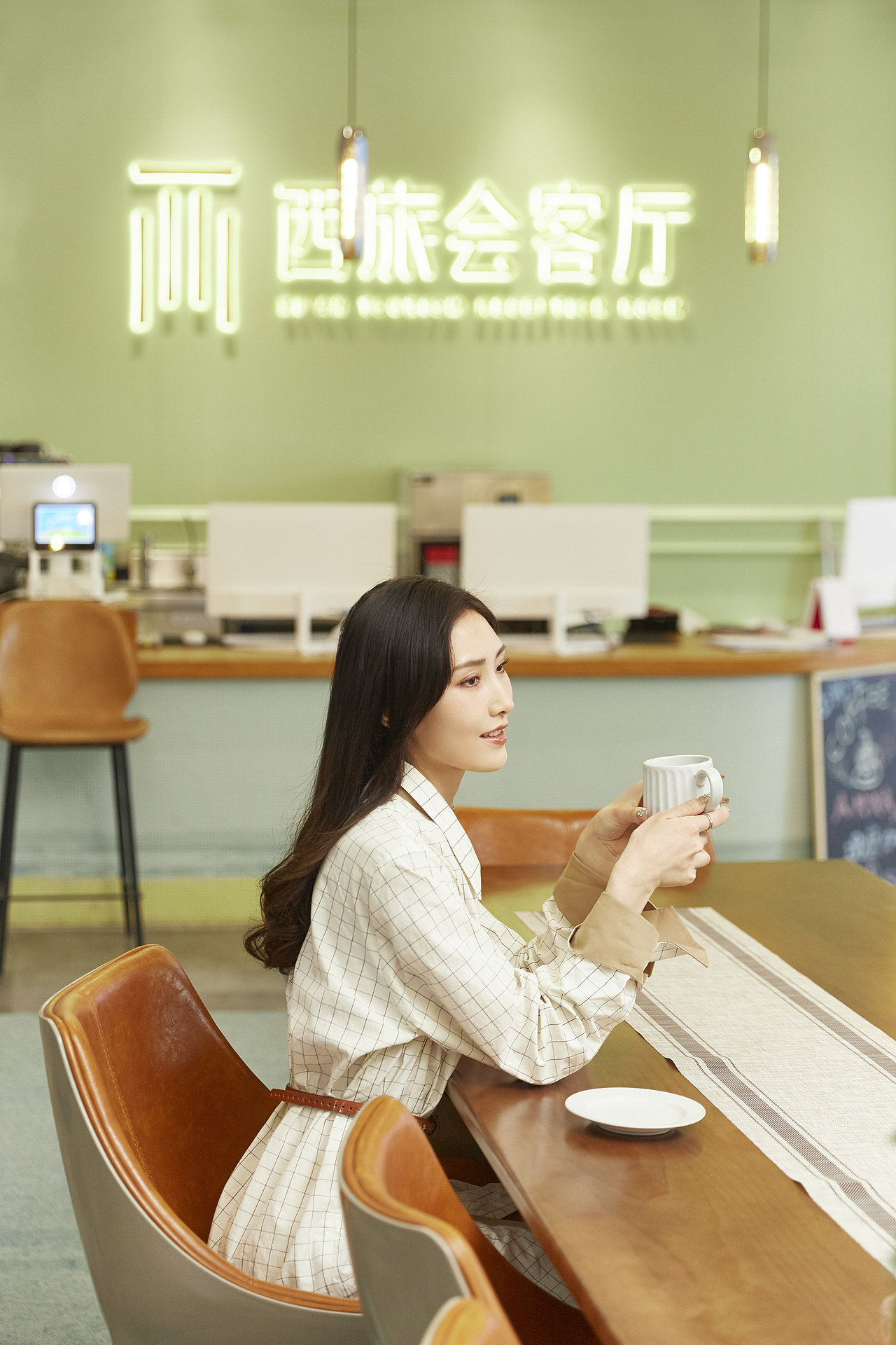 西旅会客厅（图ZMzAwMTMyODcy） - 人像摄影 - 站酷设计师摄影师魏国荣why原创素材 - 站酷ZCOOL