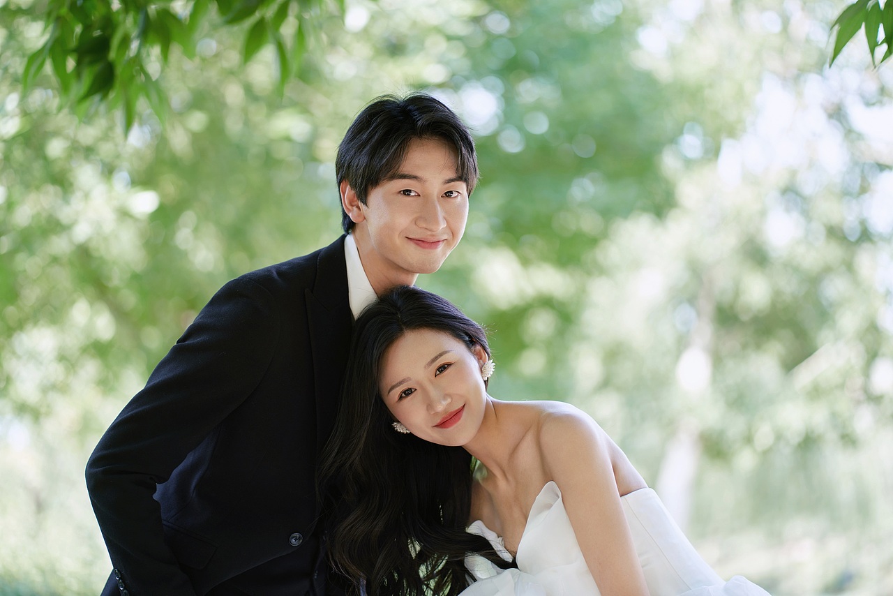 爱在浪漫的草坪上,电影故事感婚纱照