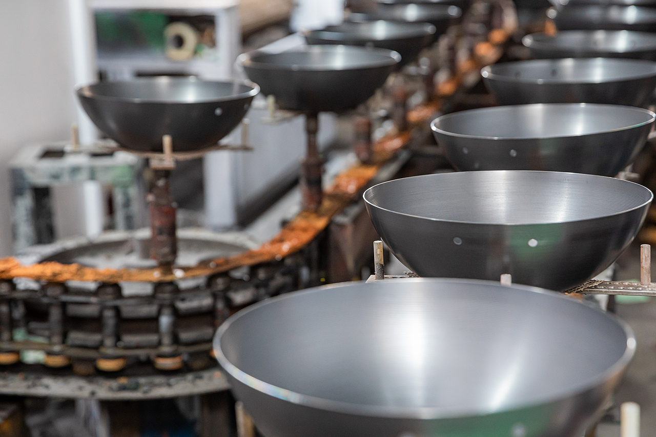 不粘锅工厂拍摄