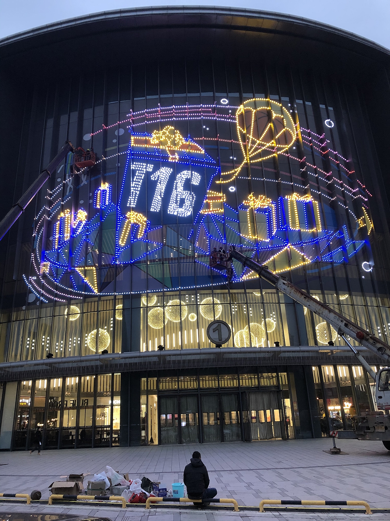 大型商场户外墙面灯饰画生产工厂铭星厂家专注美陈灯画