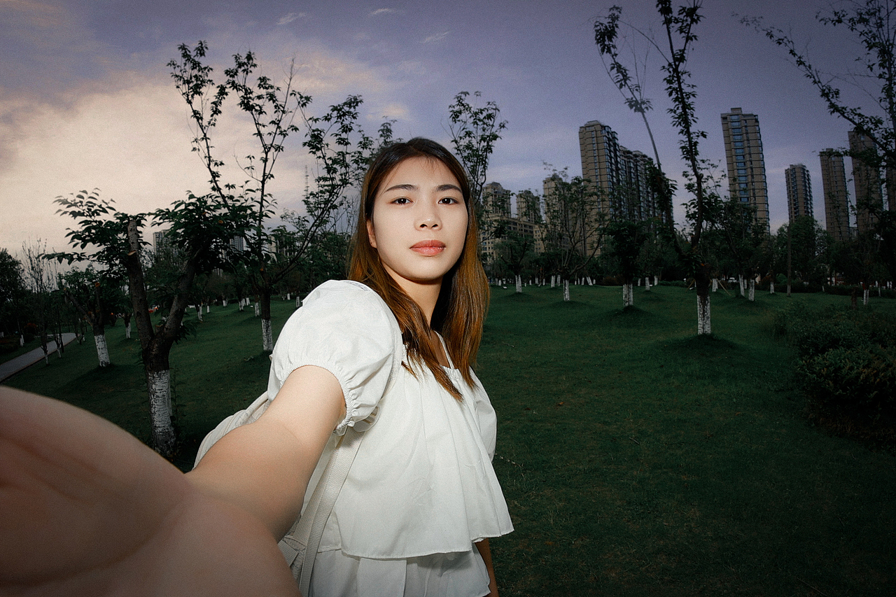 🌸五一公园游记：邂逅青春少女的镜头记忆📸（图ZMzY3OTY1Njg4） - 人像摄影 - 站酷设计师秦尢原创素材 - 站酷ZCOOL