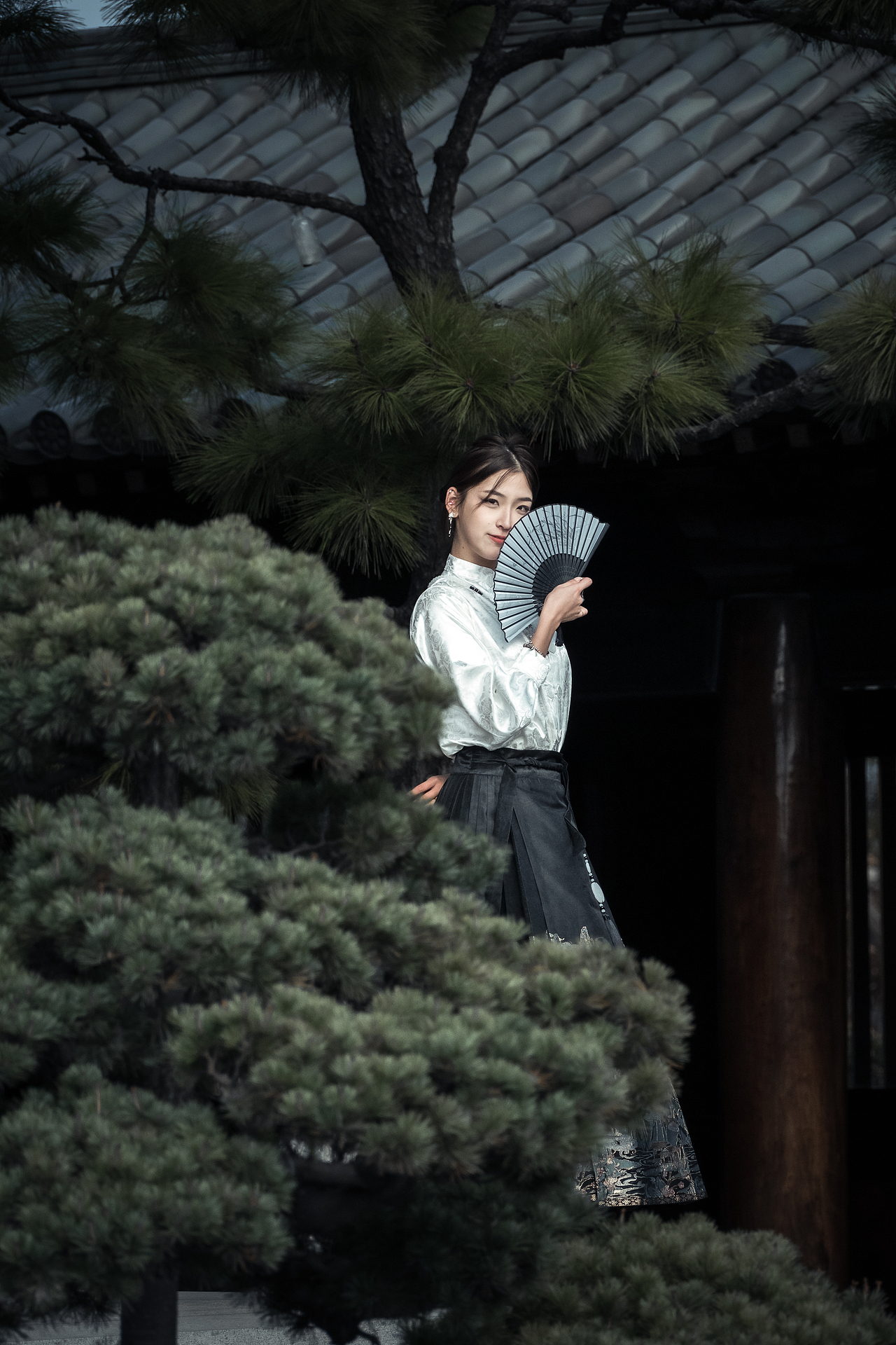 宝山寺X马面裙｜富士xh2（图ZMzU2NTAxMTI0） - 人像摄影 - 站酷设计师岛的失眠所原创素材 - 站酷ZCOOL