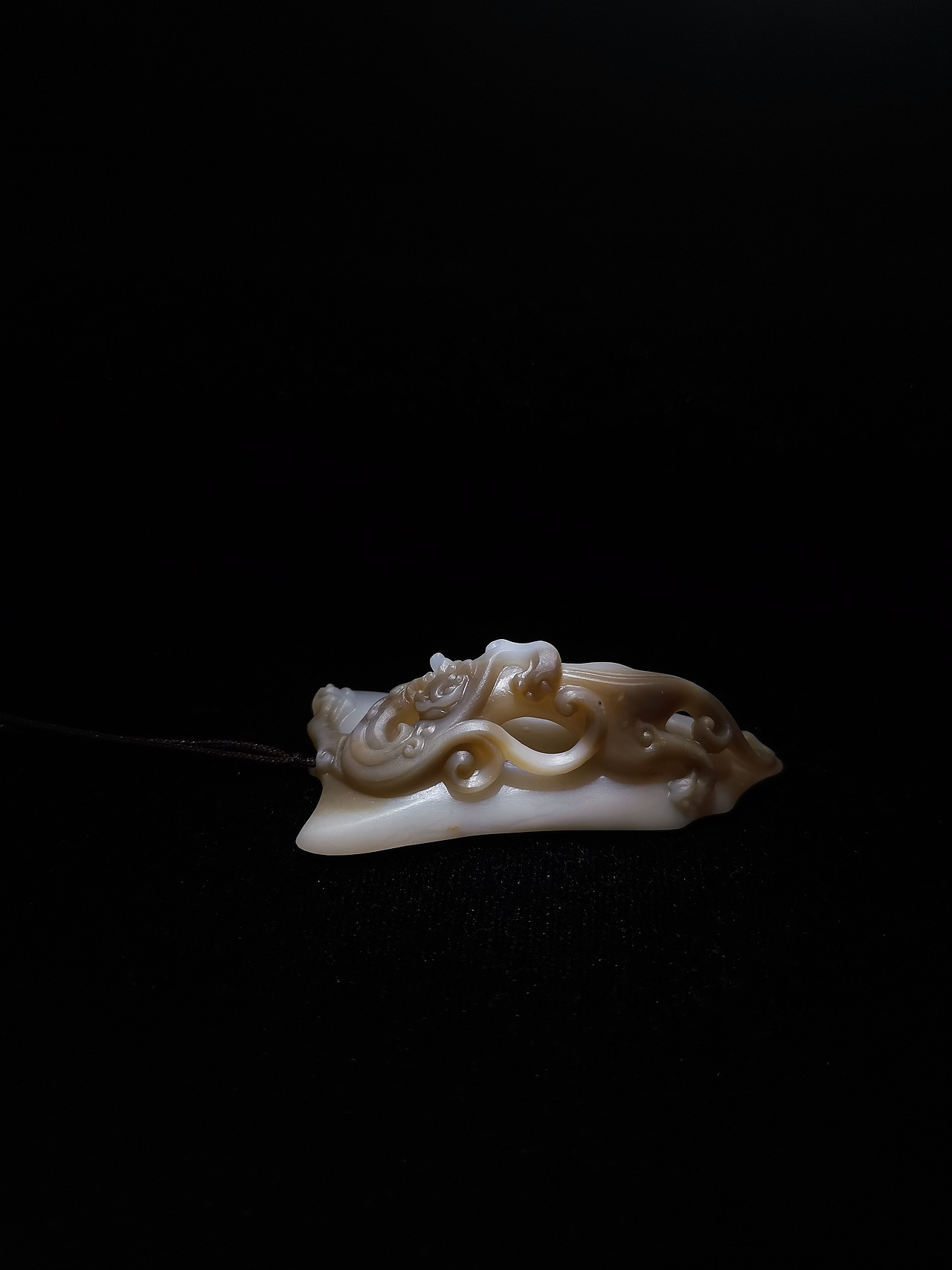 新疆俏色玉雕西域玉雕大师许像元作品螭龙矛仿古设计（图ZMzQzODE0Mzky） - 工艺品设计 - 站酷设计师象原原创素材 - 站酷ZCOOL