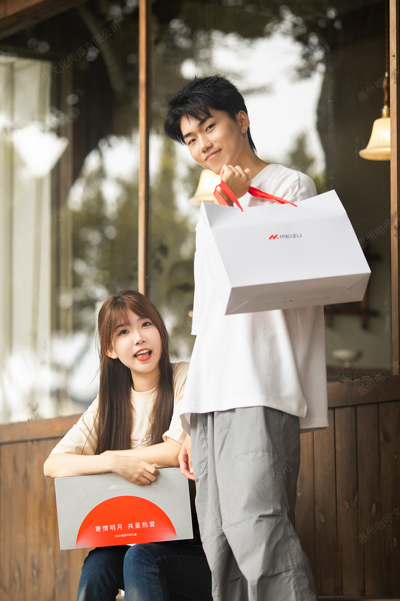 魅族中秋礼盒人像拍摄（图ZMzUxODA3MTAw） - 产品摄影 - 站酷设计师啪咔文化传播原创素材 - 站酷ZCOOL