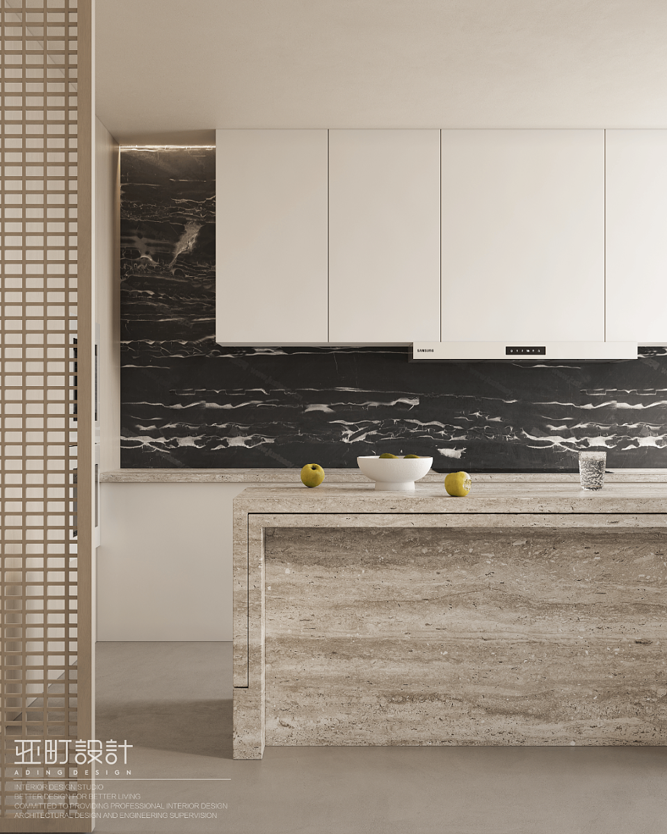 讲究空间层次和跳跃感是中式古典风格的重要特点，用屏风般的中式木门隔绝视线，体现着层次的美感。