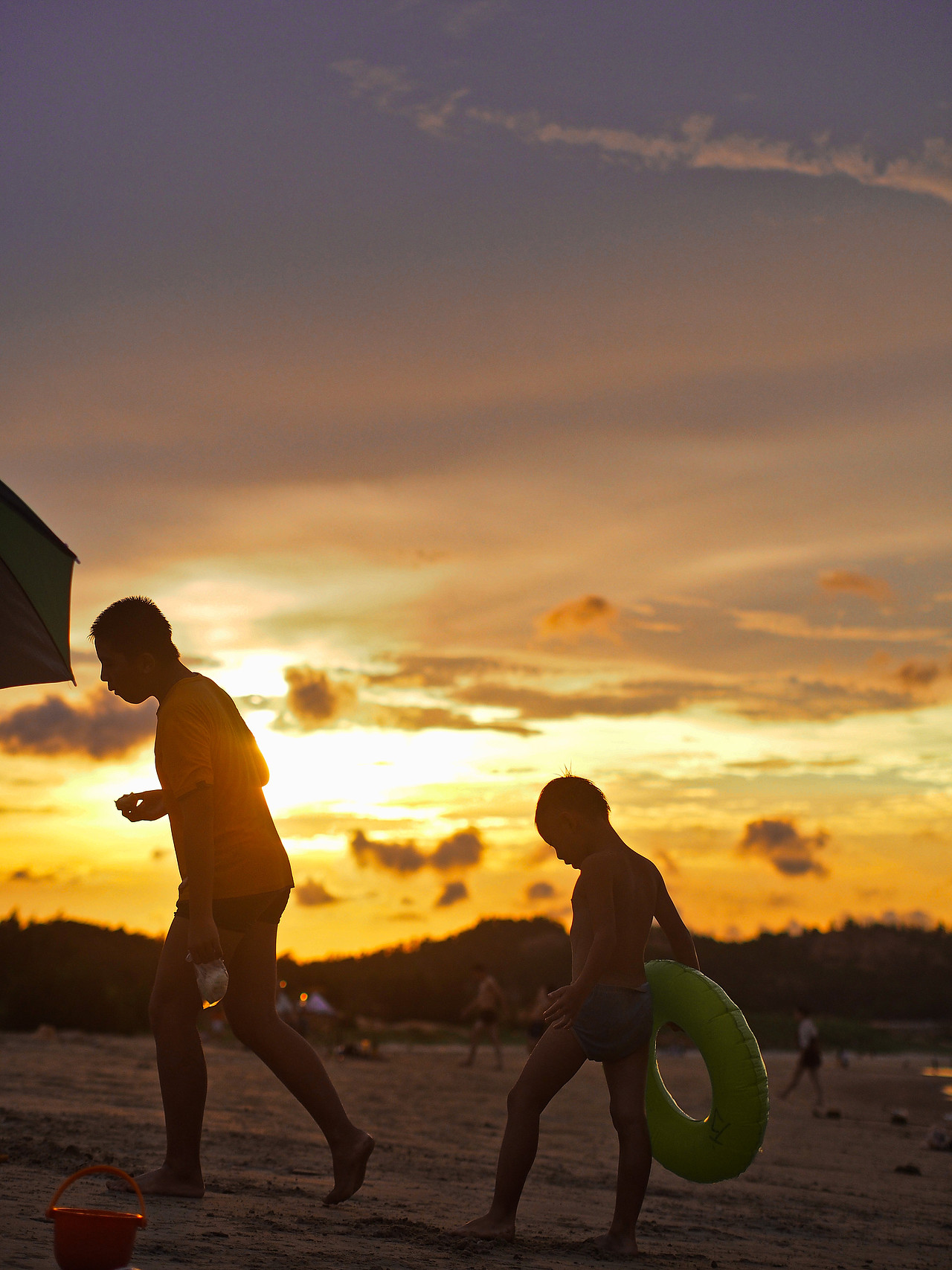 海边的人儿（图ZMzEzNTMzOTQw） - 人文/纪实摄影 - 站酷设计师星期八八八原创素材 - 站酷ZCOOL