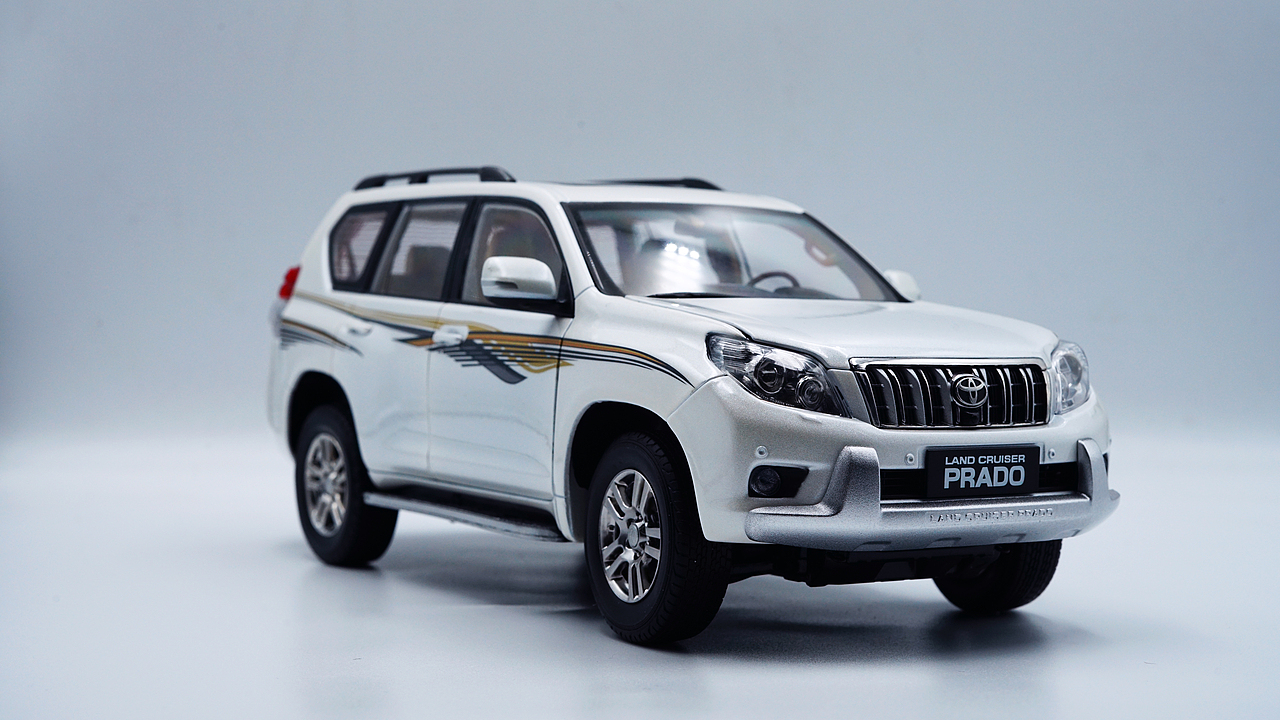 丰田普拉多VX 1:18