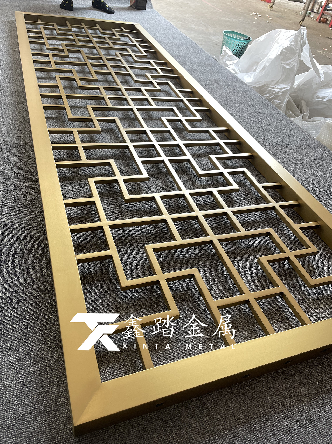 钛金不锈钢焊接花格屏风隔断表面又黄又灿烂