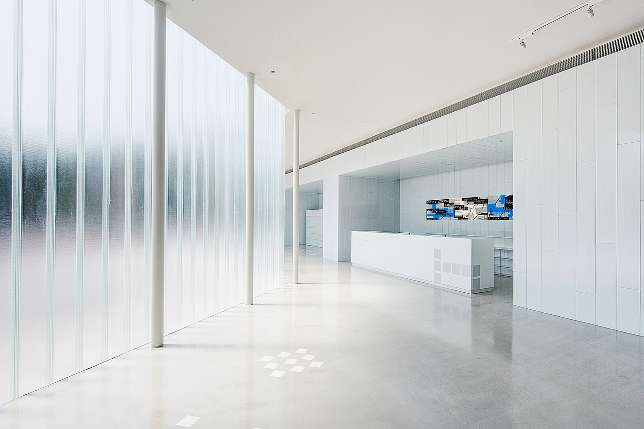 视觉设计 | “皮肤之下，机器之间”展览（图ZMzQyMDYxMDU2） - 宣传物料 - 站酷设计师李旭蕾原创素材 - 站酷ZCOOL