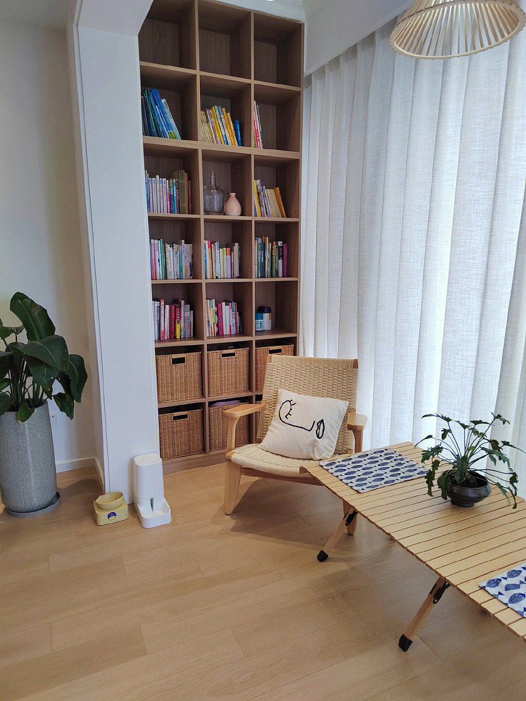 日式原木风简单实用且舒适的 客餐厅。