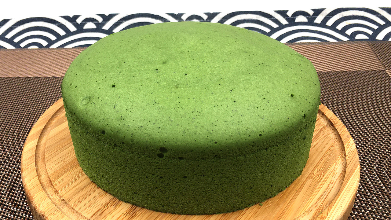 抹茶蒸蛋糕,颜色靓丽颜值高,味道清新,口感绵软。