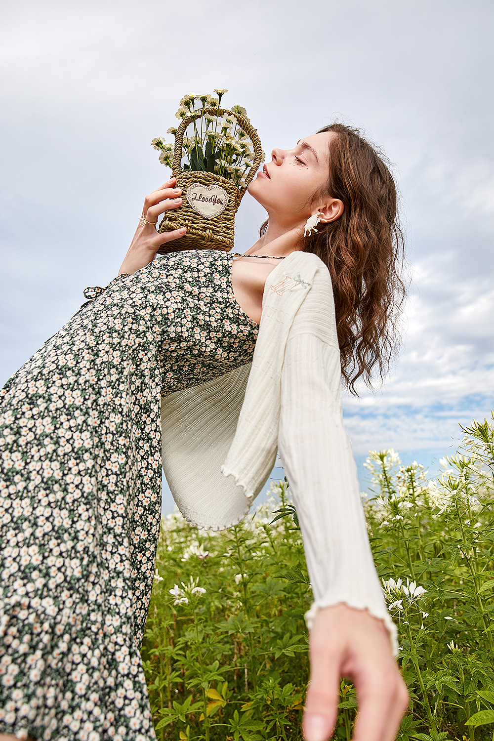 香影 花园精灵主题女装摄影 乐趣文化 #创作加油站#（图ZMzEyNzUwNDQ4） - 产品摄影 - 站酷设计师乐趣视觉营销原创素材 - 站酷ZCOOL