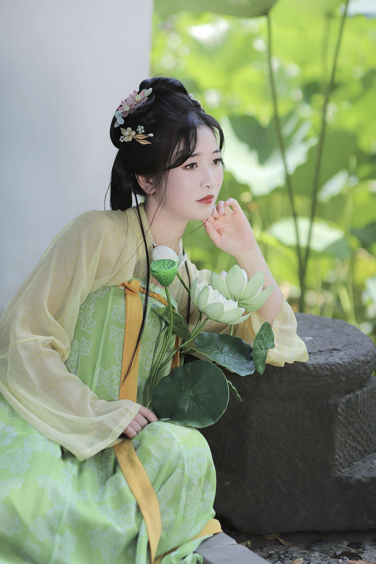 客片｜夏日荷花可爱少女汉服写真（图ZMzA5ODExNzA0） - 人像摄影 - 站酷设计师成都摄影安静原创素材 - 站酷ZCOOL