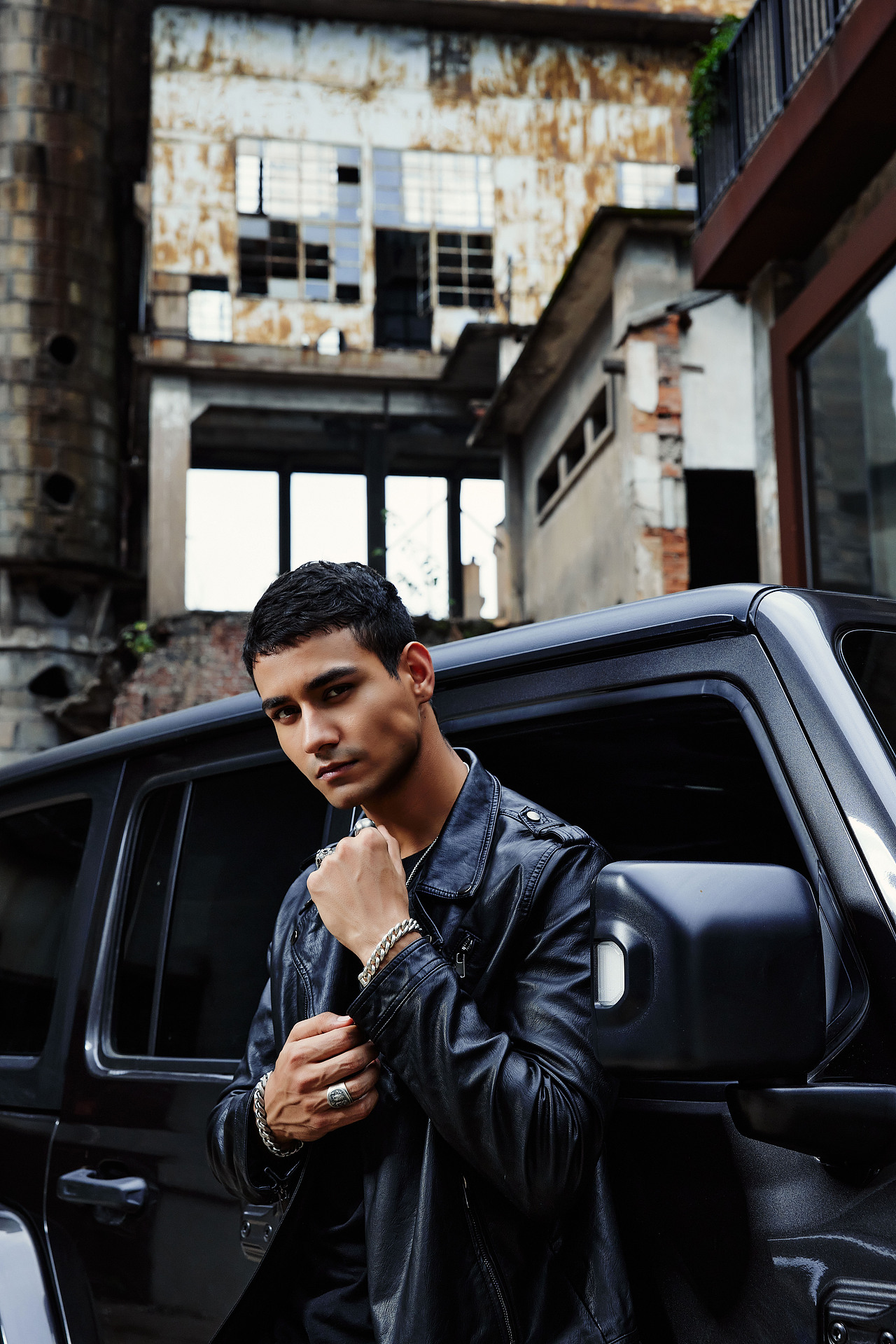 男士机车风饰品形象大片