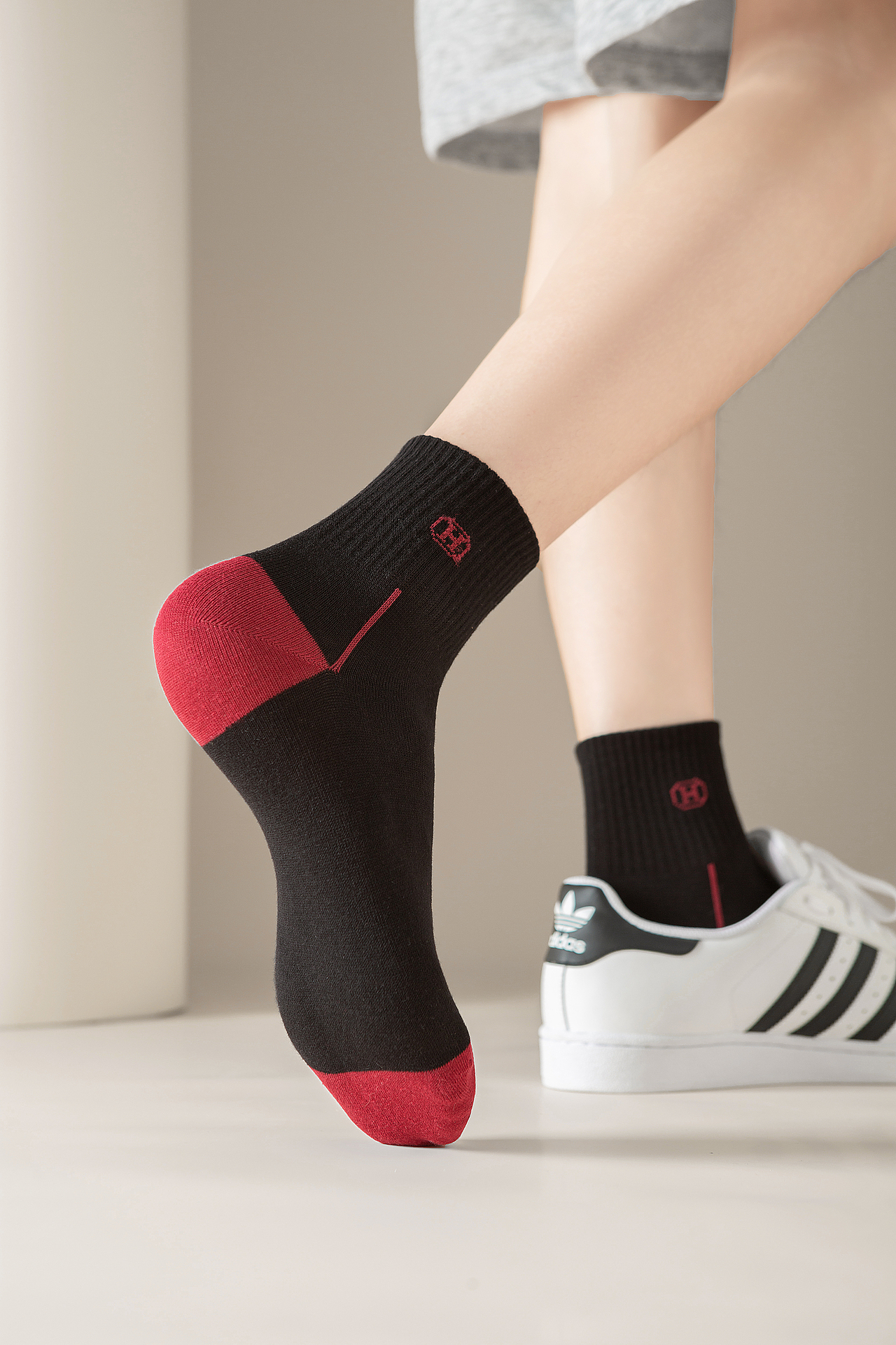 男袜修图|袜子模特修图|产品后期修图（图ZMzQwOTAwNjQ0） - 修图/后期 - 站酷设计师大大的脑袋123456原创素材 - 站酷ZCOOL