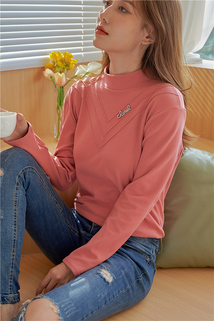 义乌打底衫女模模特拍摄,国内女模服装拍摄公司