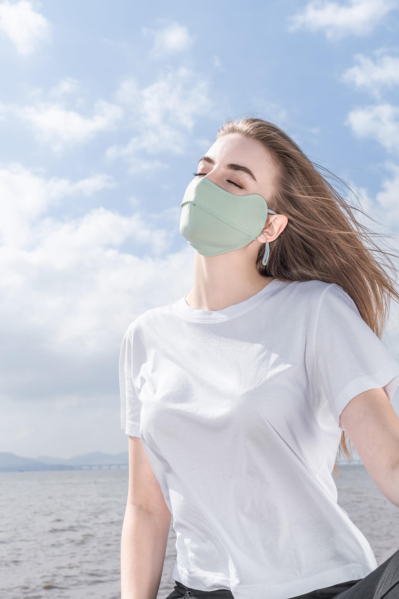 防晒口罩模特图