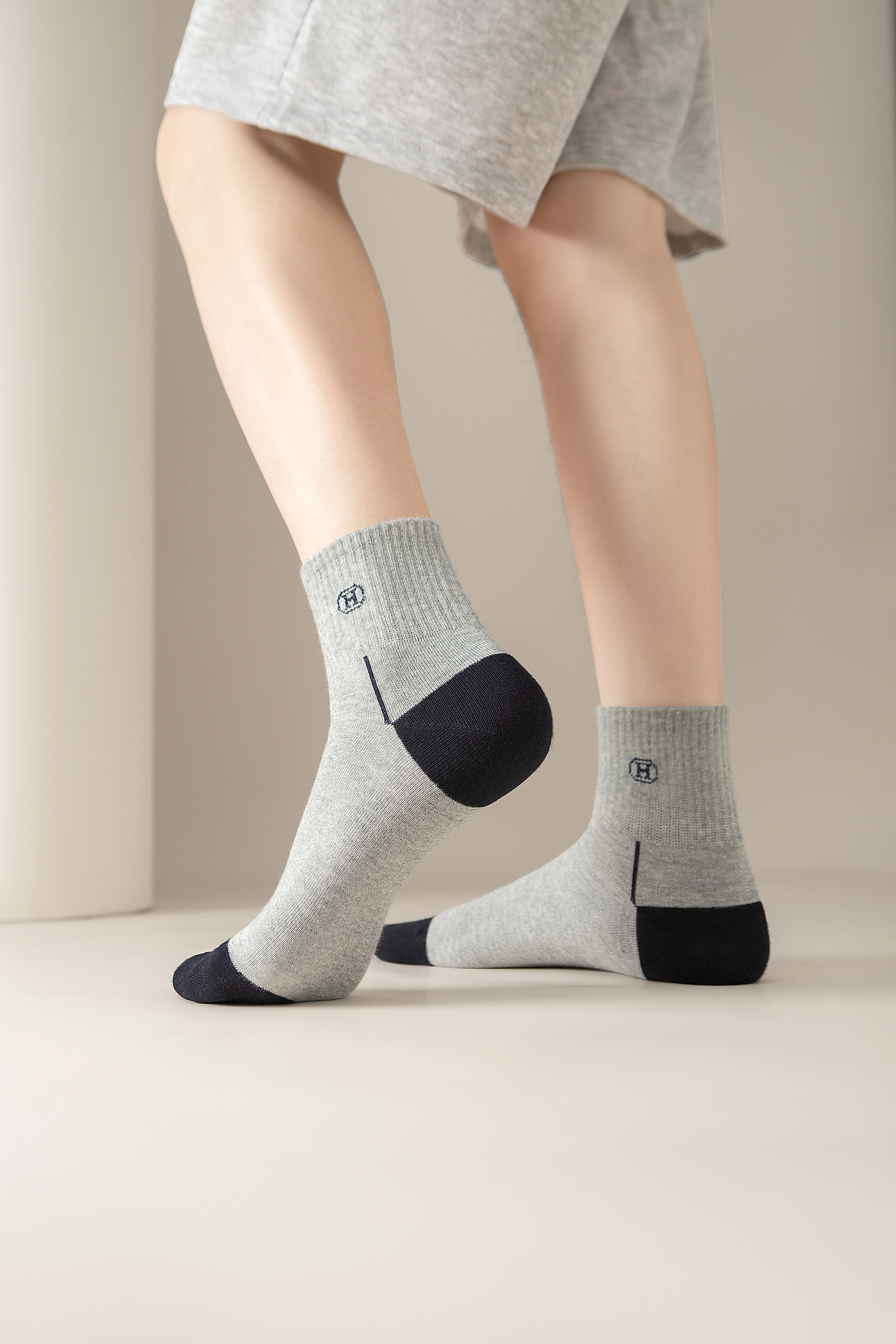 男袜修图|袜子模特修图|产品后期修图（图ZMzQwOTAwNjI4） - 修图/后期 - 站酷设计师大大的脑袋123456原创素材 - 站酷ZCOOL