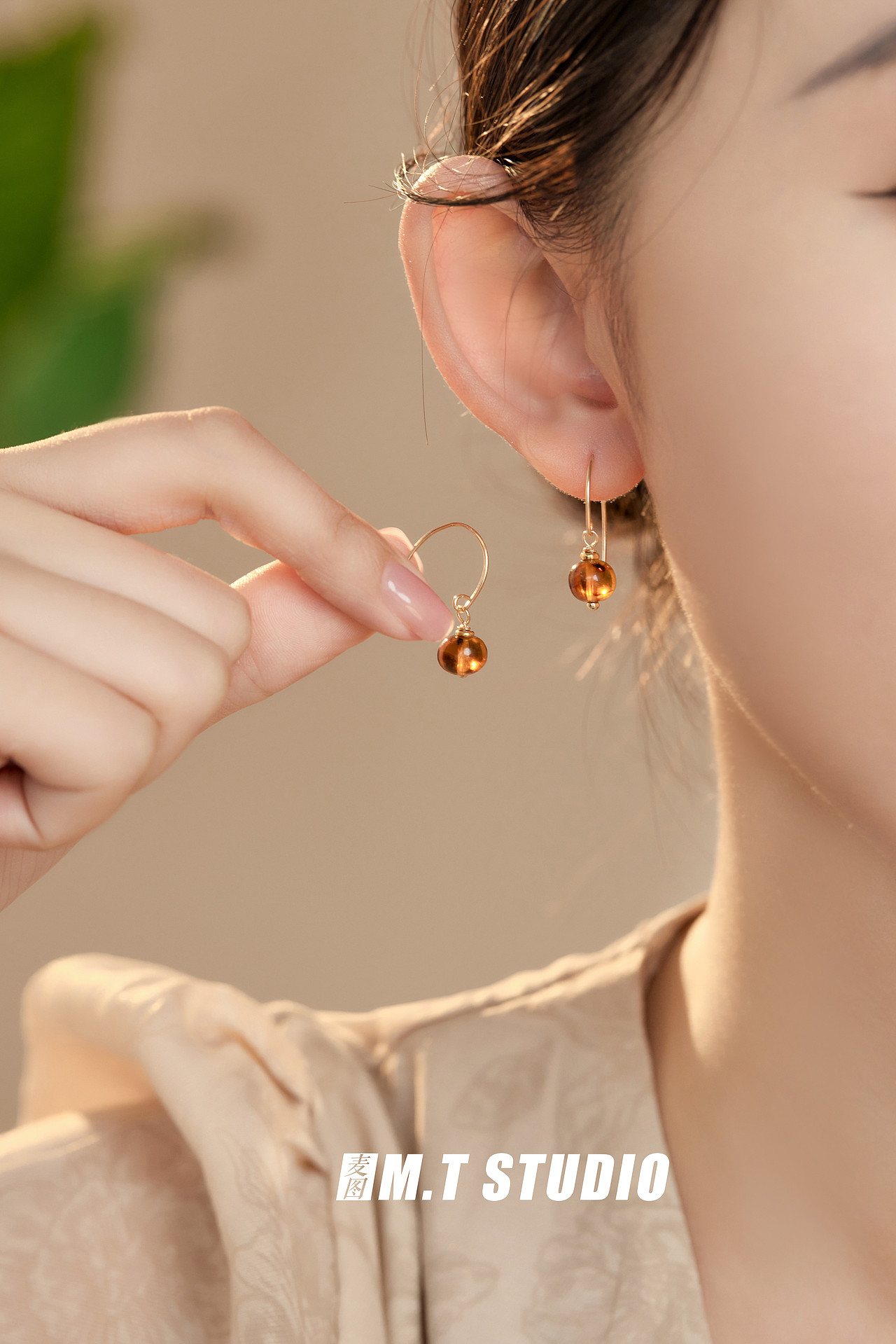 产品摄影 小众饰品古风模特拍摄 天然水晶耳饰模特拍照