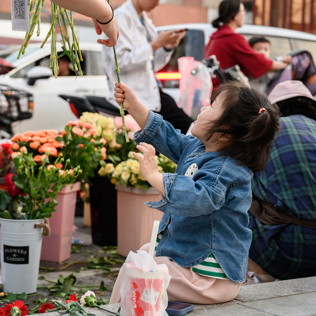 走进自然 热爱生活 祝小朋友六一快乐