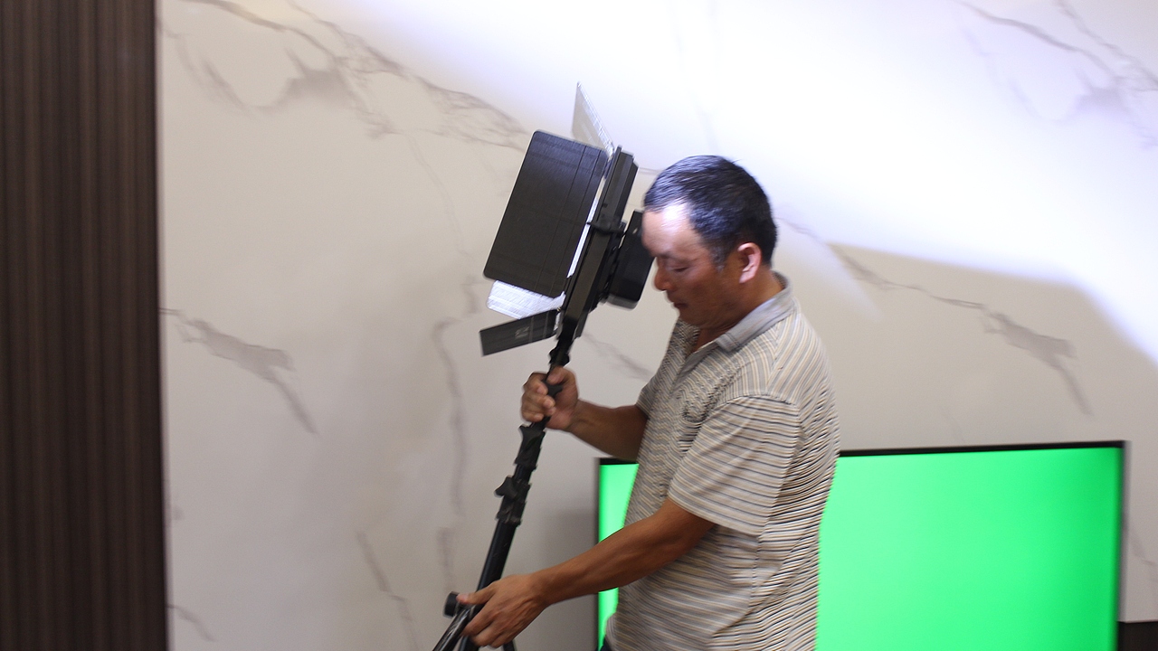 黄献新：电视台拍摄