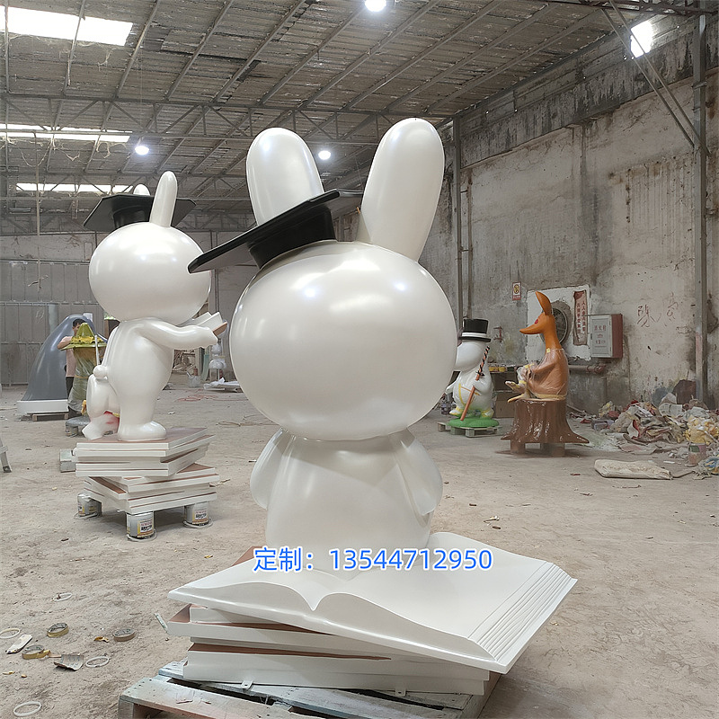 房地产广场户外形象装饰摆件学院兔子造型卡通雕塑定制