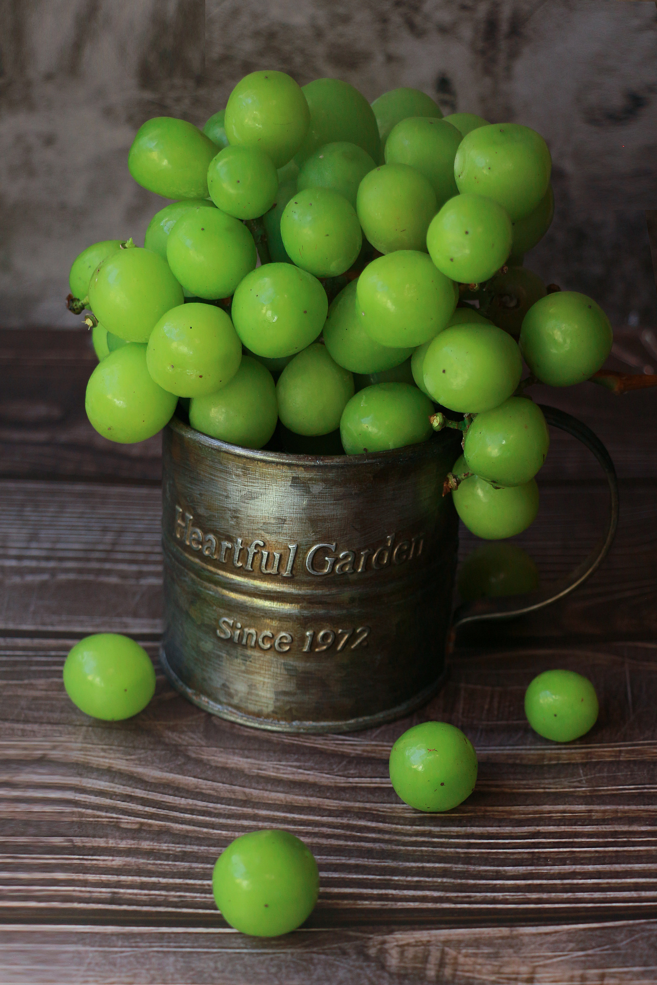 一串葡萄，真的，看的，不是用来吃的（图ZMzIwMDYyNTE2） - 产品摄影 - 站酷设计师FirstRaysDesign原创素材 - 站酷ZCOOL