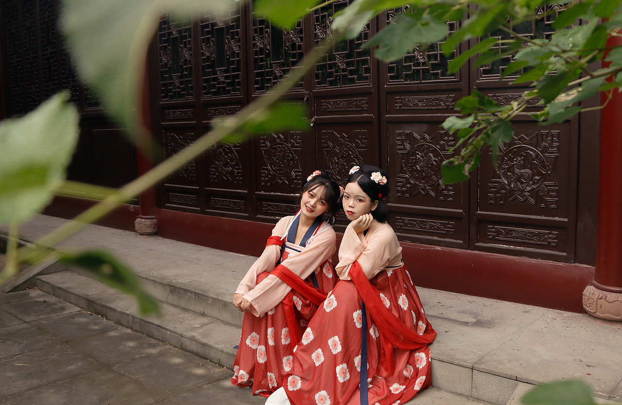 【汉服摄影】两位唐朝齐胸襦裙汉服小姐姐