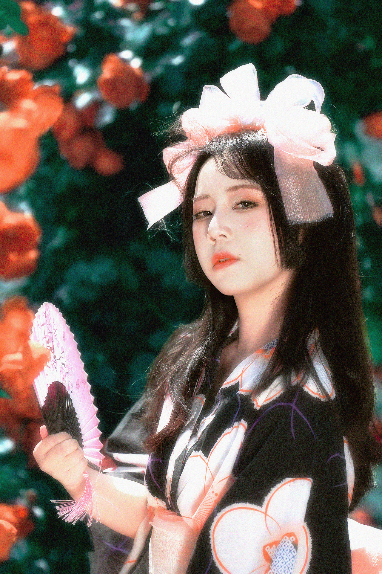 人像写真丨红玫瑰下的和服少女