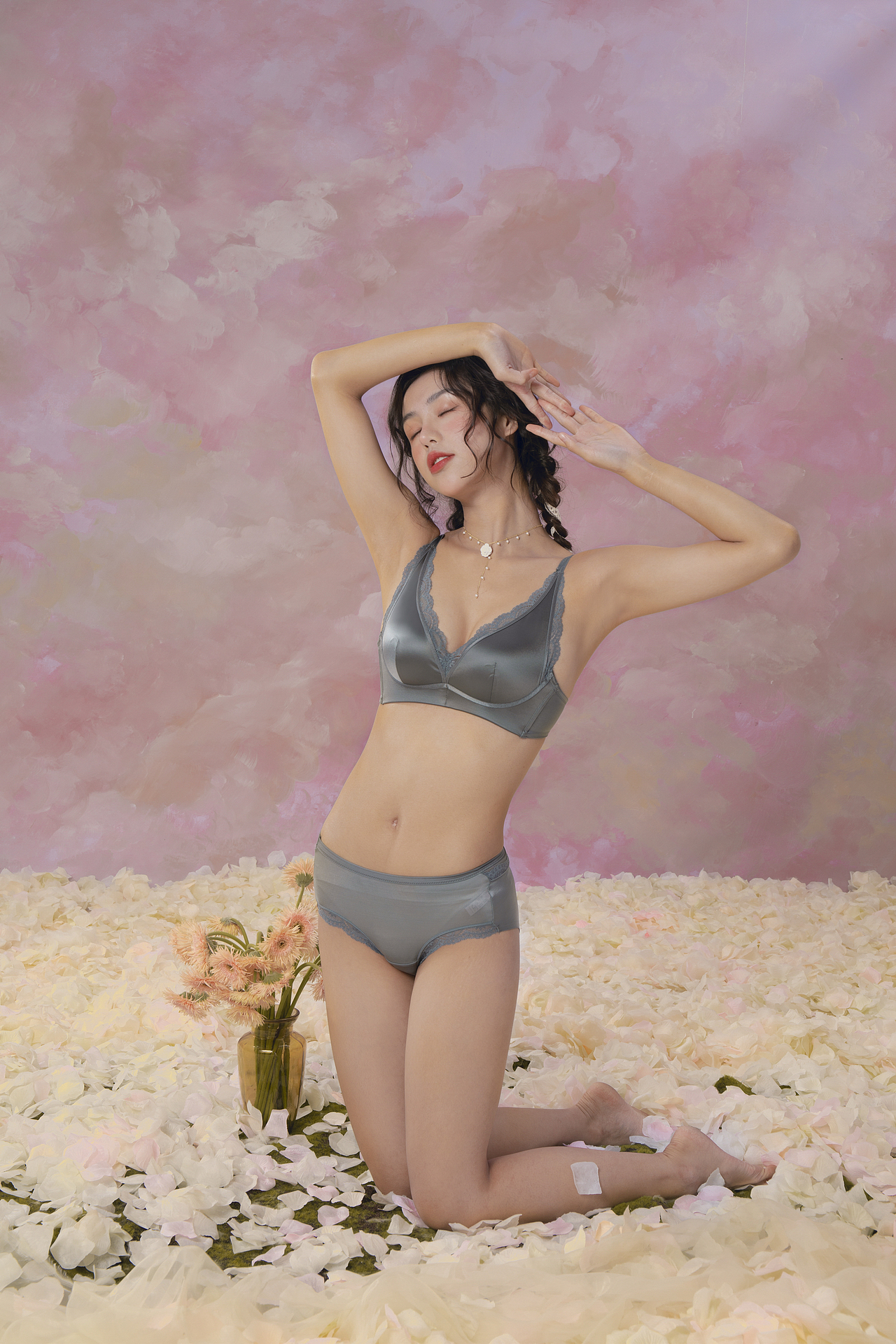 内衣拍摄 ▏花海▪游离（图ZMzAzMTgzOTky） - 产品摄影 - 站酷设计师巫狄龙原创素材 - 站酷ZCOOL