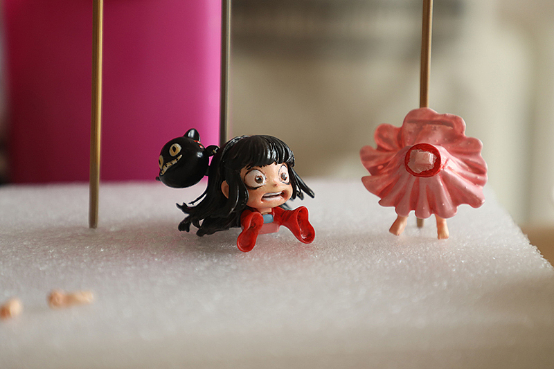 先从娃的脸部开始涂。