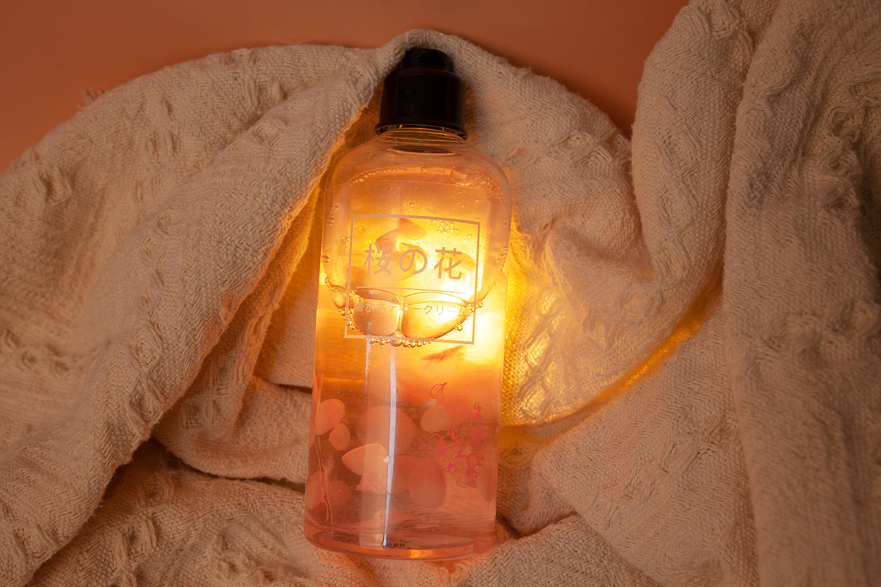 透亮的护肤品（图ZMzUwODU4MjIw） - 产品摄影 - 站酷设计师小忠OvO原创素材 - 站酷ZCOOL