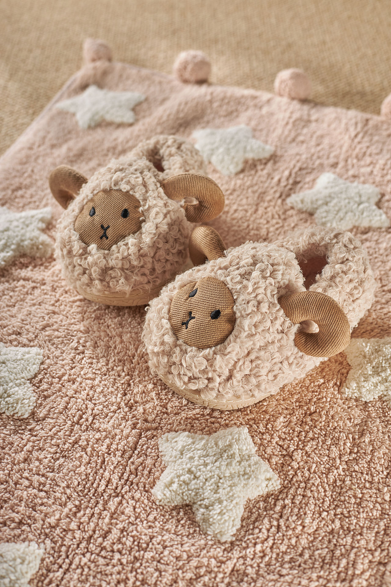 鞋子摄影丨儿童居家拖鞋拍摄X保暖鞋棉拖（图ZMzE2NTQ1Nzgw） - 产品摄影 - 站酷设计师斑驳视觉原创素材 - 站酷ZCOOL