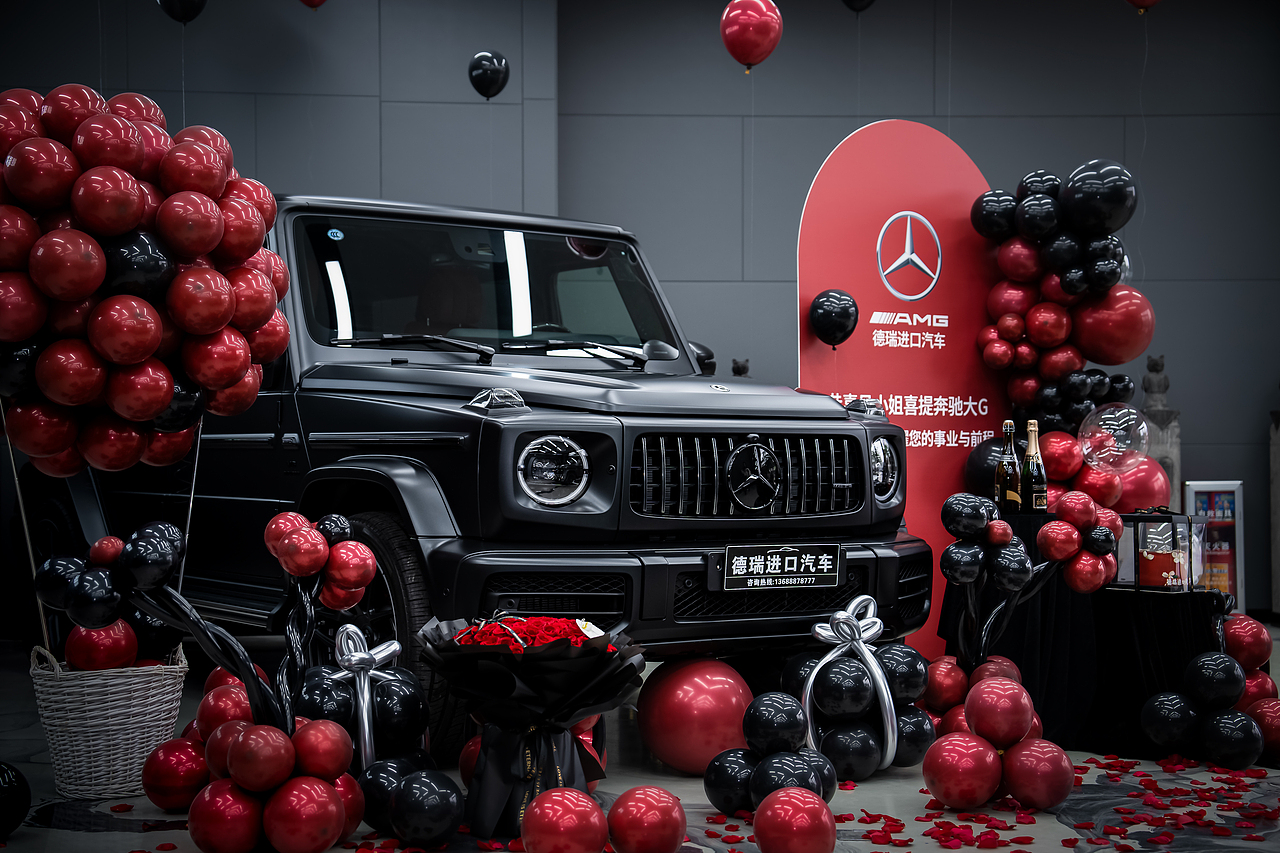 奔驰大G 哑光黑 交车仪式