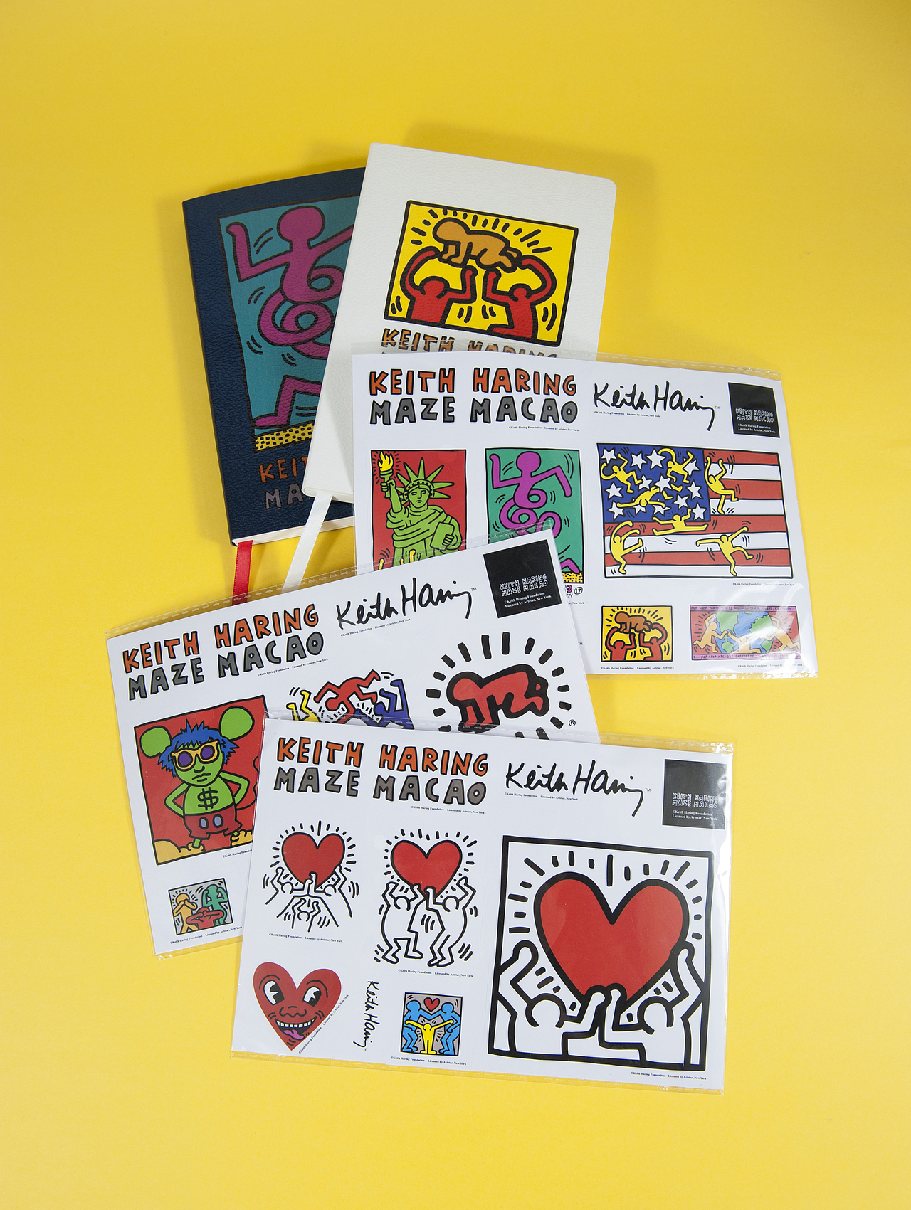 文创产品摄影——凯斯·哈林(Keith Haring）贴纸（图ZMzIxNzIxNDQw） - 产品摄影 - 站酷设计师奥斯曼闪闪原创素材 - 站酷ZCOOL