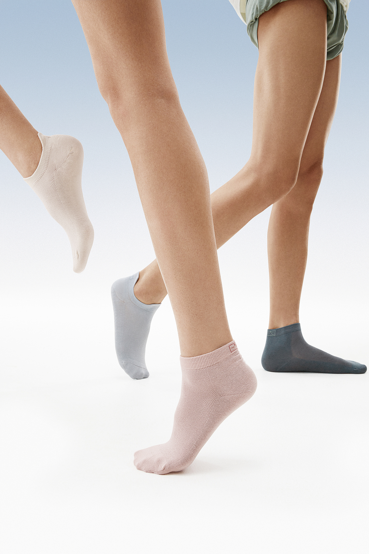 《Bananain蕉内》| 袜子合成精修（图ZMzY5NjY3NjY4） - 修图/后期 - 站酷设计师修图师小黑原创素材 - 站酷ZCOOL